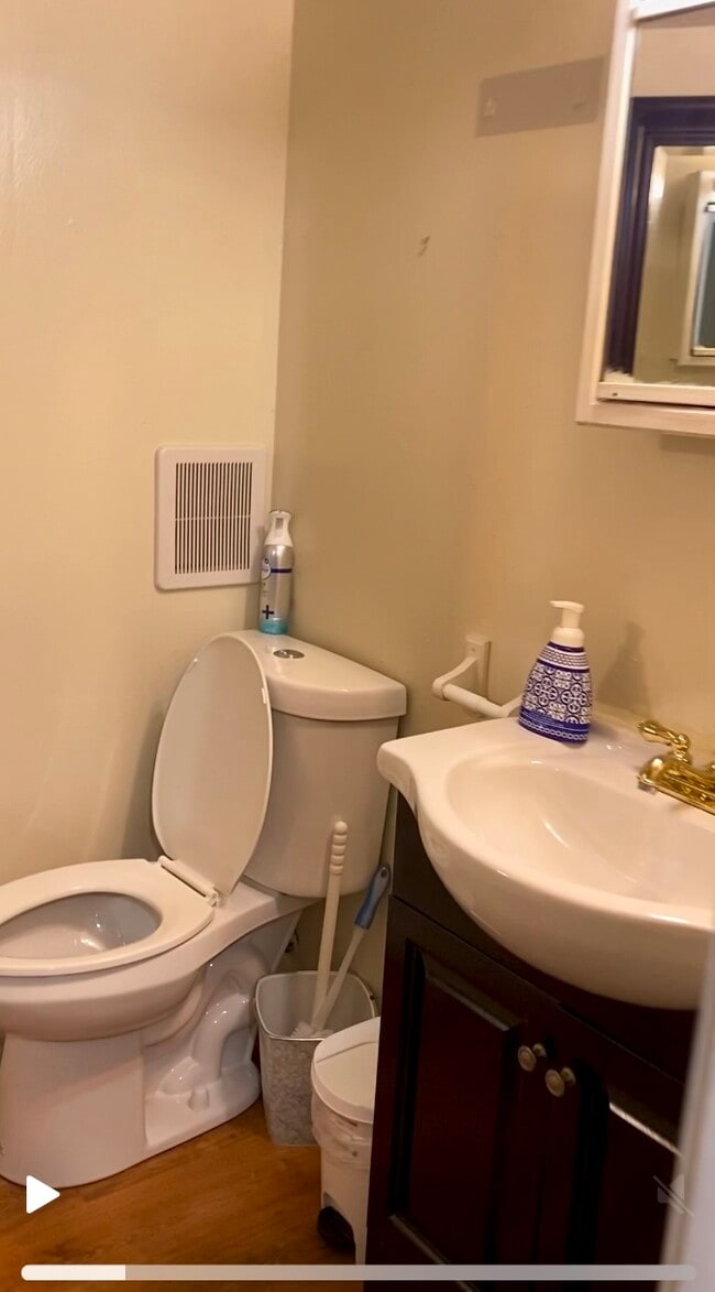 Building Photo - 4095 Washington St Unit 3