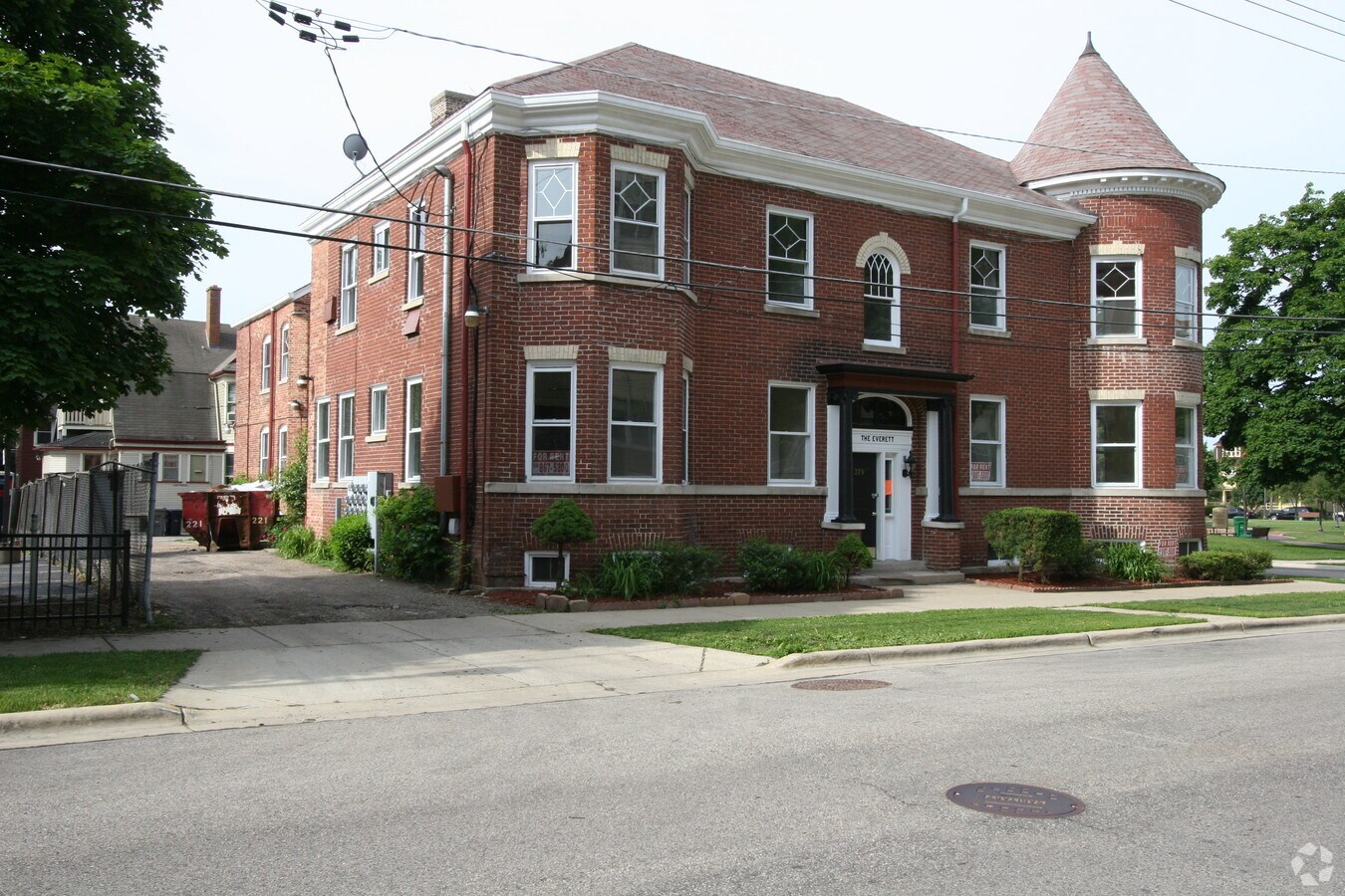 The Everett - The Everett Apartments