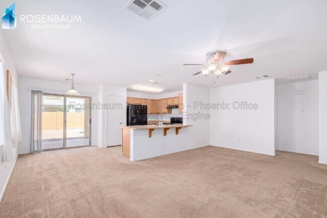 802 W Fairlane Ct
