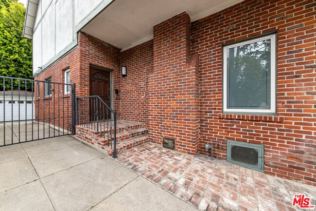 Photo - 1358 Holmby Ave