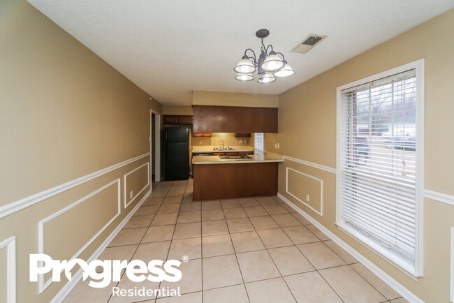 Photo - 5689 Riverhead Ave