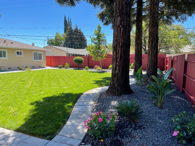 Photo - 436 E Banbury Dr