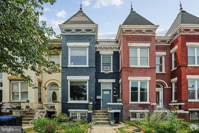 Building Photo - 1008 11th St NE Rental