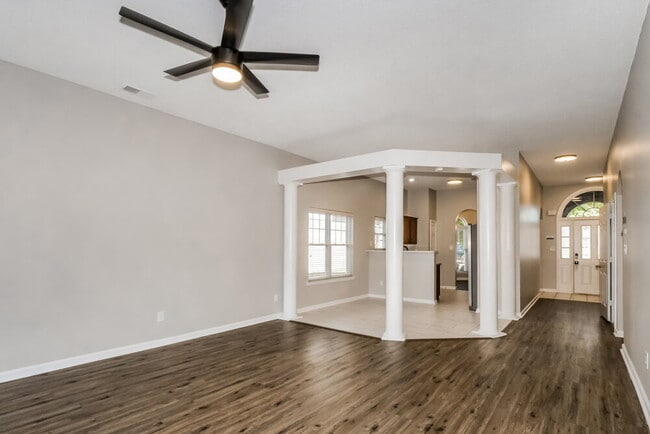 1083 Red Fern Cir E