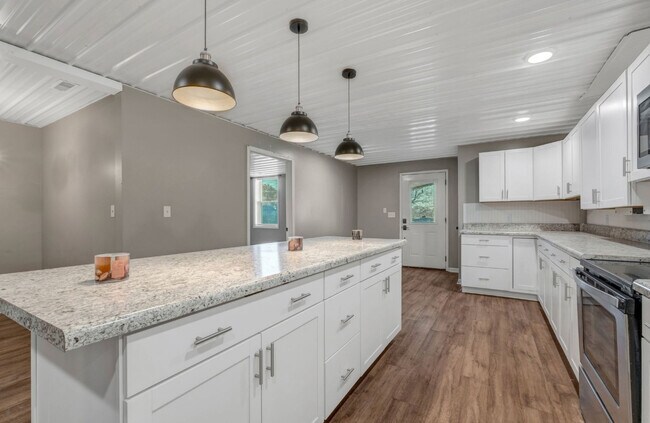 Photo - 5440 Eugene Kennedy Ln