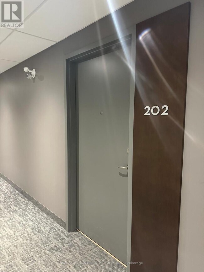 Photo - 1 Redfern Ave Unité 202