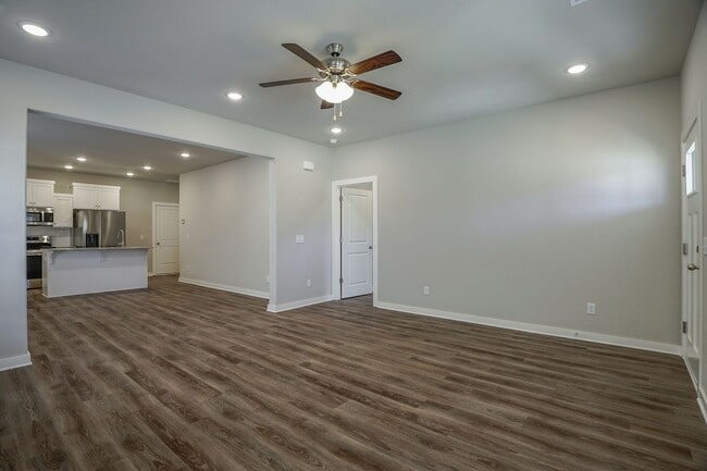 Photo - 4 bedroom 3.5 bath home!