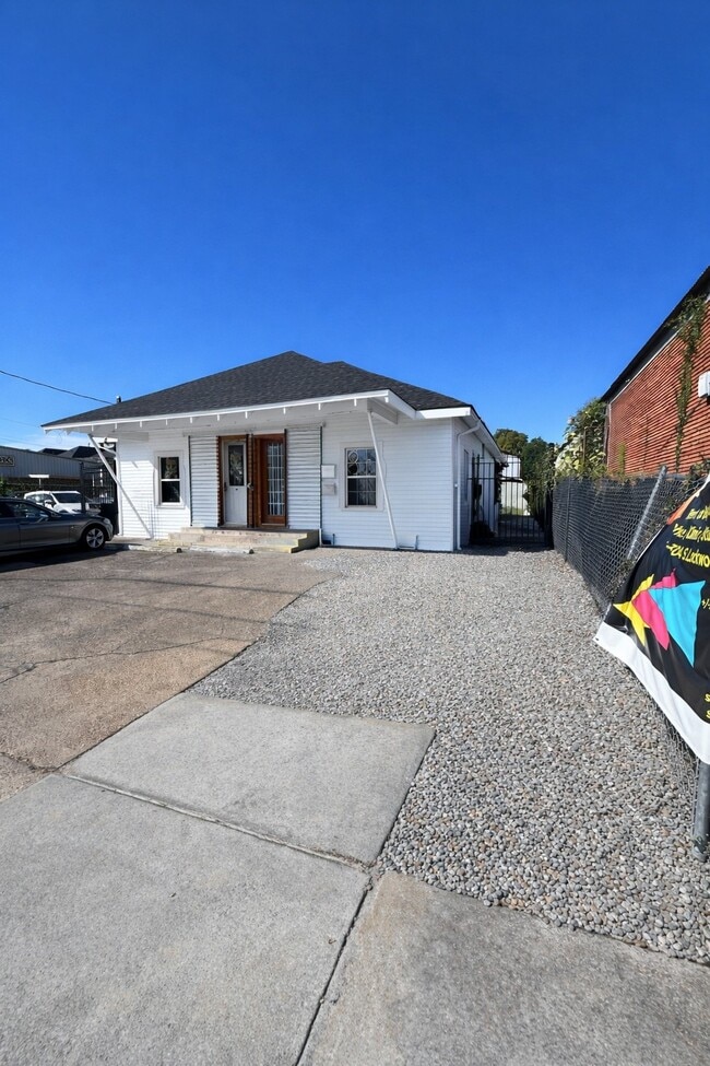 Photo - 304 Lockwood Dr