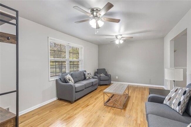 Photo - 1246 Elgin Way