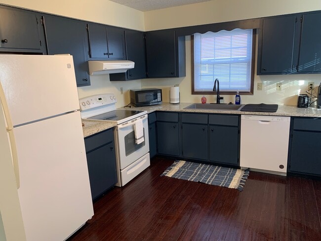 Photo - 617 4th St Unidad 3