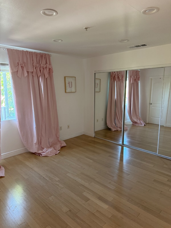 Photo - 15053 Victory Blvd