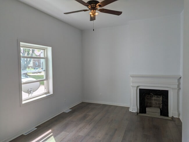 216 E 3rd St Unit Lower Unit