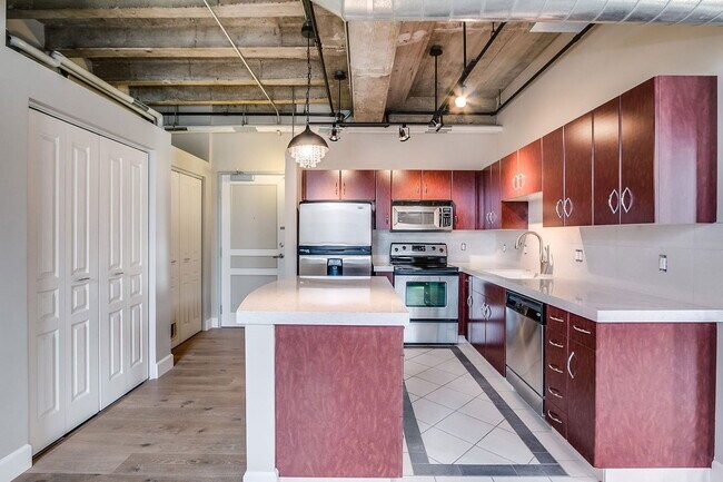 Photo - 114 W Adams St Unidad 610