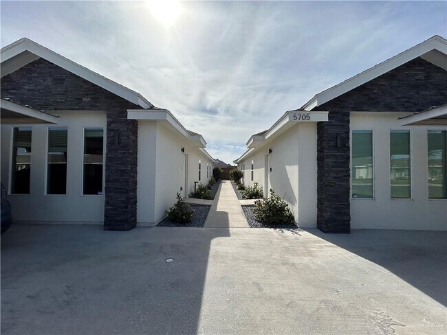 Photo - 16 Puffin Ave Unit 1