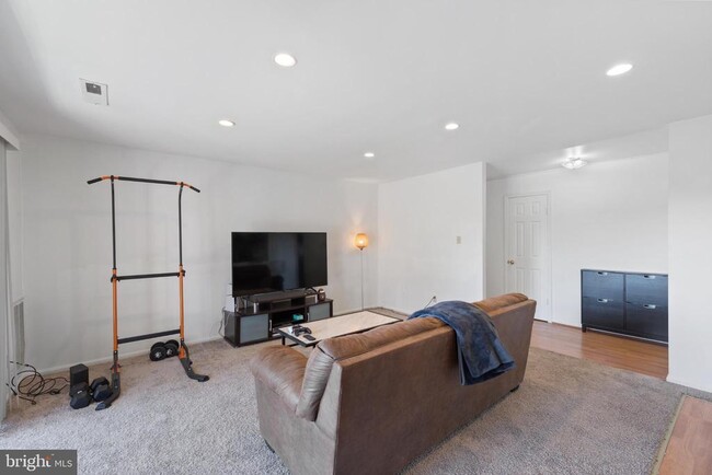 Photo - 804 Quince Orchard Blvd Unidad 201