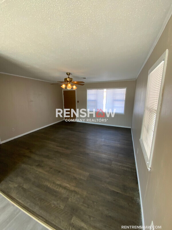 Building Photo - 307 Woodford Cove