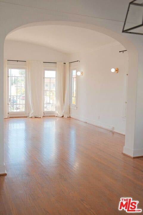 Building Photo - 466 1/2 N Gardner St