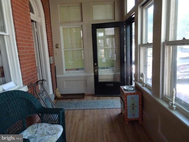 Photo - 43 W 5th St