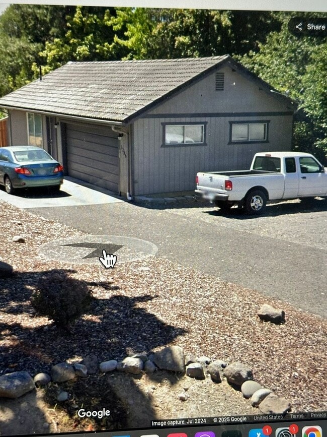 Photo - THIS 1 BEDROOM 1 BATH IS A GEM ON THE EAST SIDE OF MEDFORD