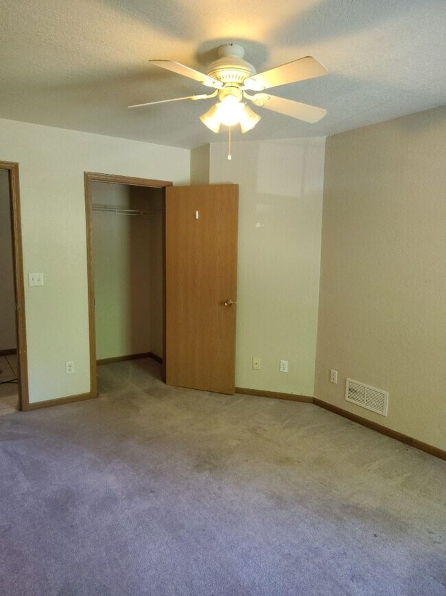 Photo - 2 bedroom, 1 bathroom apartment in Wickliffe Unit #2