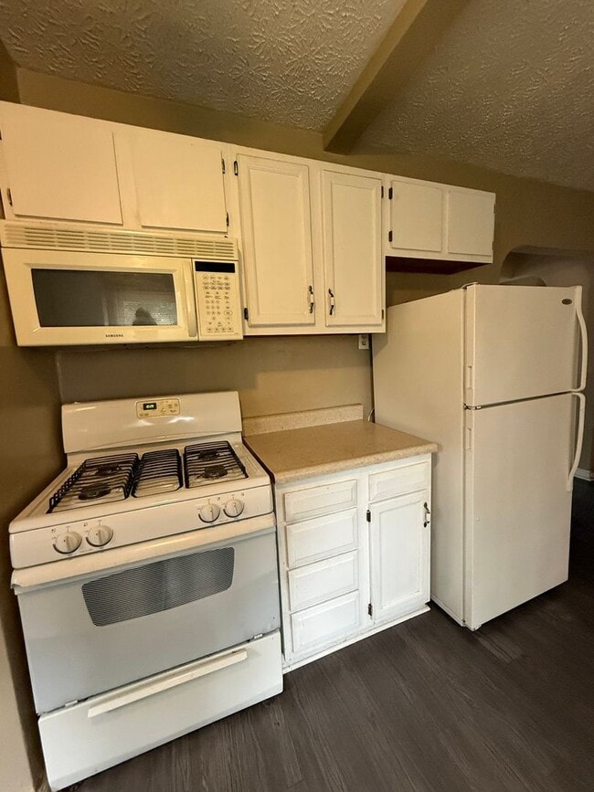 Photo - 3 bedroom 1 bath $1500