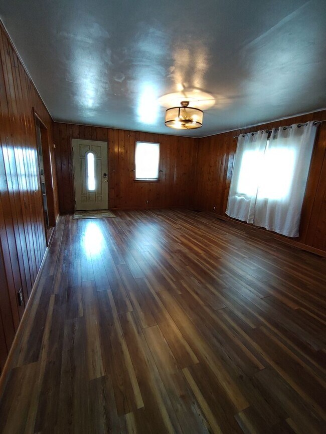 Charming 4BD/2BA Home2 Car Garage Included! House Rental in Cheyenne