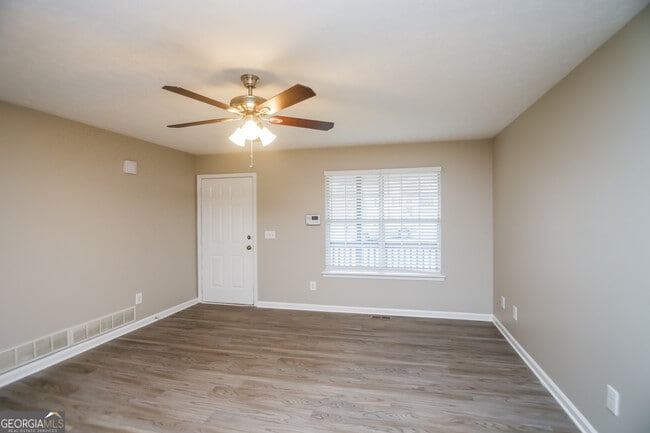 Photo - 221 Beechwood Ln