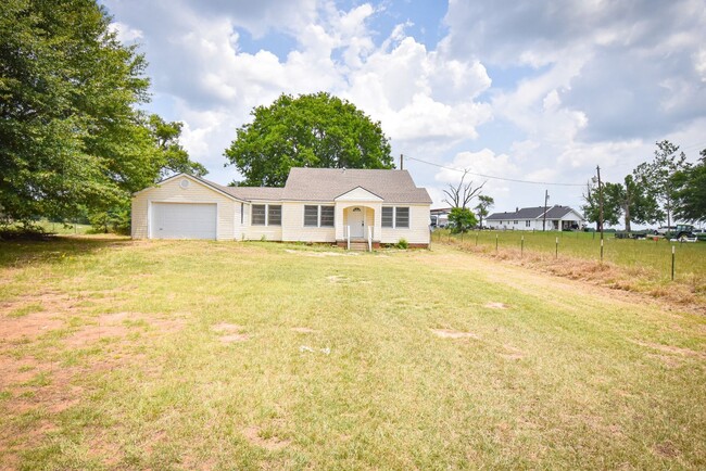 2 Bedroom 1 Bath On Acreage in Lindale ISD! - 2 Bedroom 1 Bath On Acreage in Lindale ISD! House