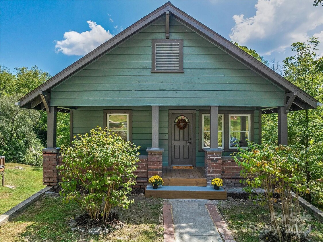 Photo - 326 N Main St (Canton, NC)