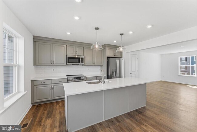 505 Fontana Cir