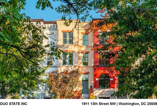 Building Photo - Gorgeous 2br/2ba Upper Level Rowhome with ...