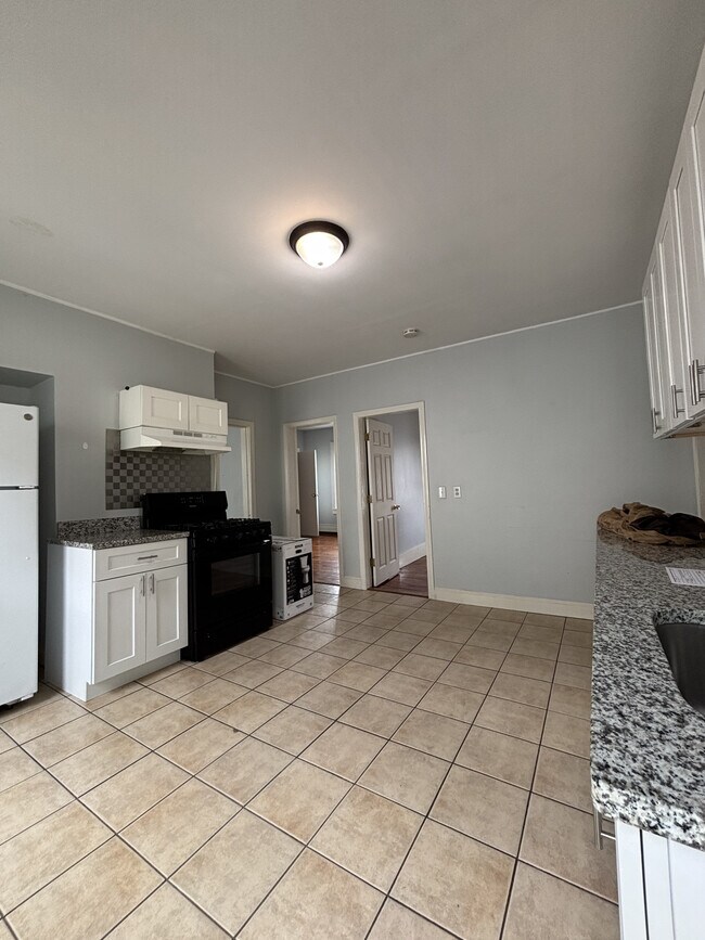 Photo - 33 1/2 Barclay St Unidad 3