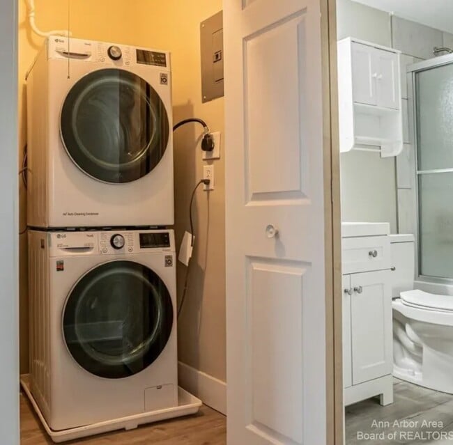 Photo - 320 Koch Ave