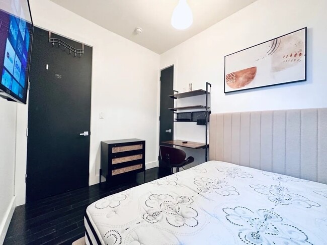 Photo - Furnished room/NOT APARTMENT Unit 2R