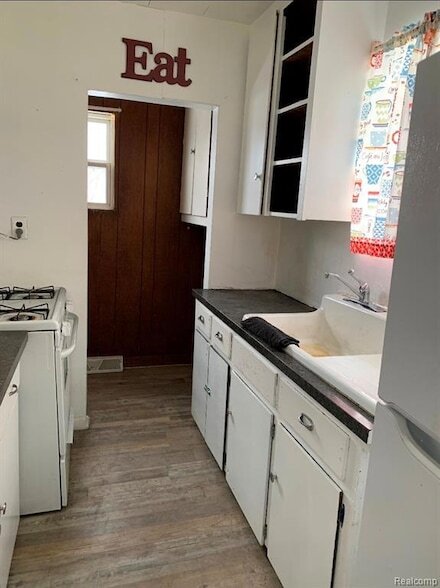 Photo - 2020 Utley Rd