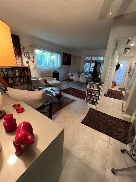 Photo - 2110 NE 39th St Unit 1B