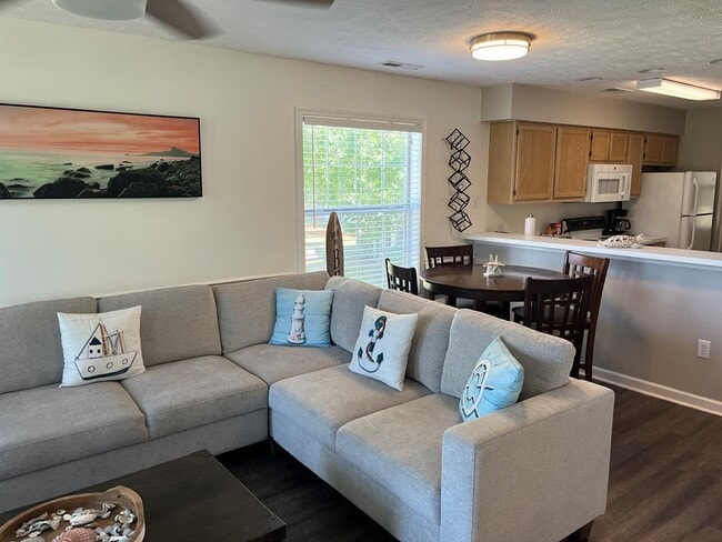 Photo - 537 White River Dr