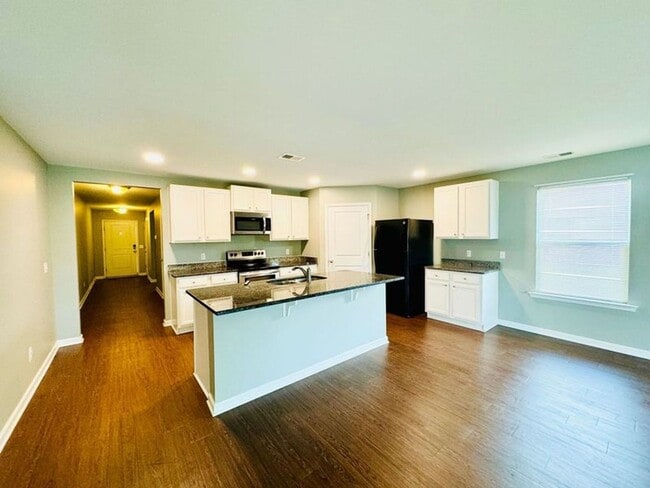 Photo - 4 bed, 2 bath-- Available Aug 2026!