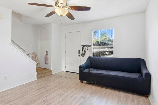 Photo - 1325 Greendale Ave