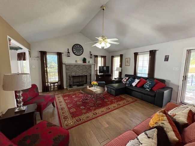 Photo - 309 Station Creek Dr