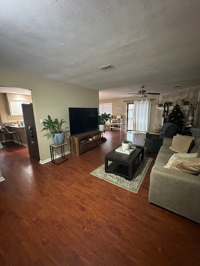 Photo - 518 Matthew St