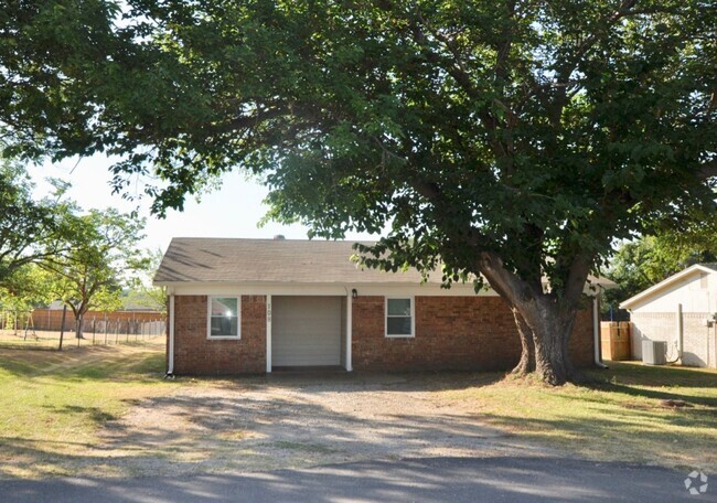 Building Photo - COMING SOON - FOR LEASE! Cute 2 BR - 1 BA ... Rental