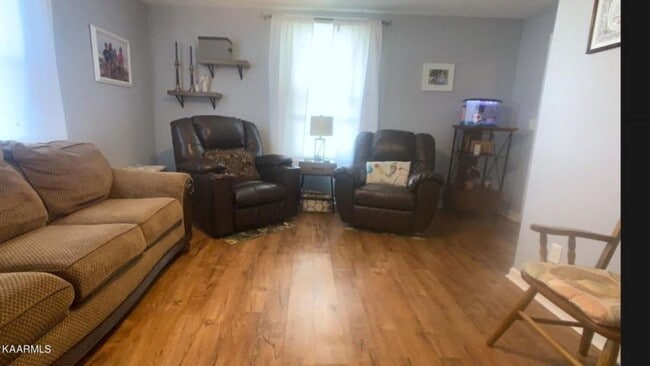 Photo - Maryville 37804 - 3 bedroom, 1.5 bath home - Call Troy Adams  865-233-6949