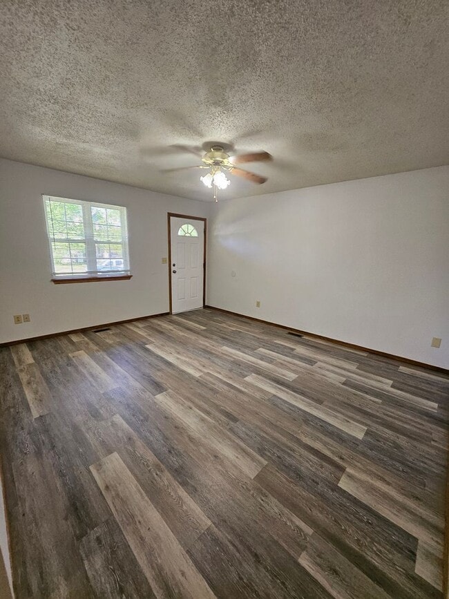 Photo - 3 Bedroom, 1 Bath House in Cute Neighborhood!