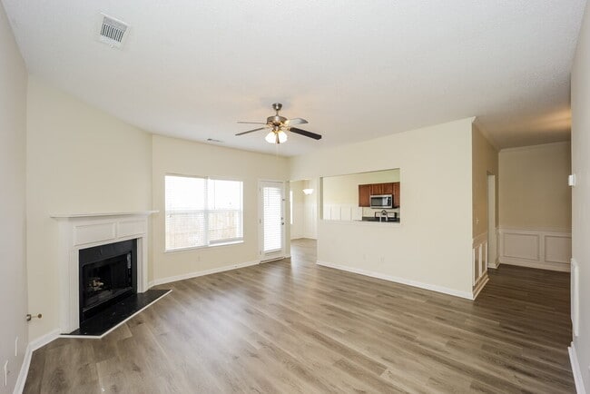 Photo - 182 Seabreeze Ct