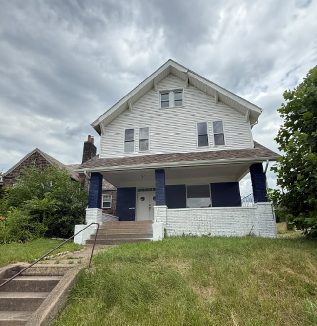 Building Photo - Giant, Newly Renovated Home in New Kensington!
