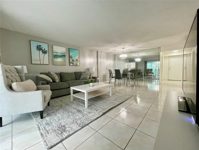 Photo - 131 SE 3rd Ave Condominio Unidad 305