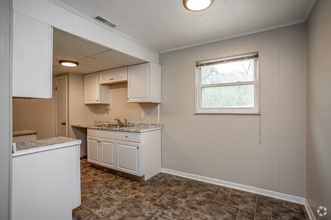 2BR, 1BA - 900SF - Kitchen/Dining Room