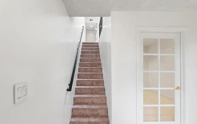 Photo - 137 N Oak Knoll Ave