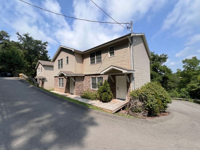 Building Photo - 1443 Willey St Unit 1449